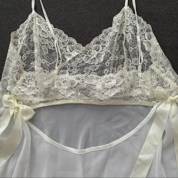 Vintage Victoria’s Secret Off-White Babydoll Negligee - Picture 4 of 7
